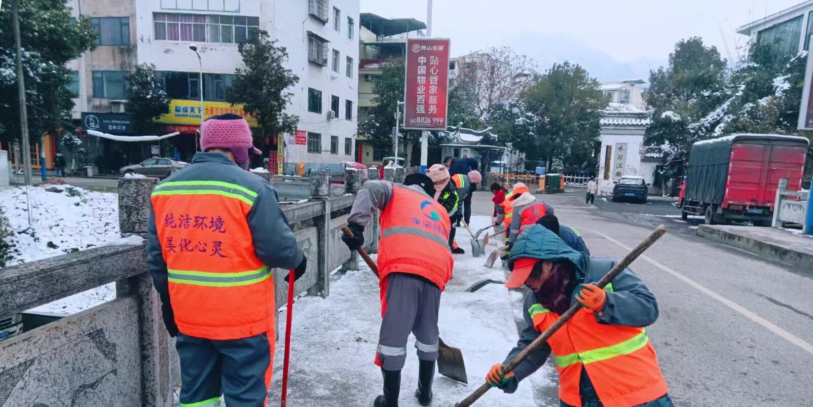 貴州銅仁：以雪為令！全力以赴除冰雪保暢通